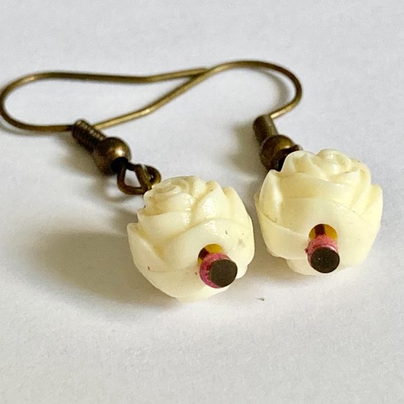 Vintage White Cream Rose Bud Flower Earrings Gold Brass Tone Dainty Carved Beads - Picture 8 of 12